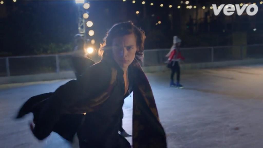 MoekAriana's tweet photo. i like this song!!!
harry is soo cool😍
#NigthChangesVideo http://t.co/LSfvmn8OWs
