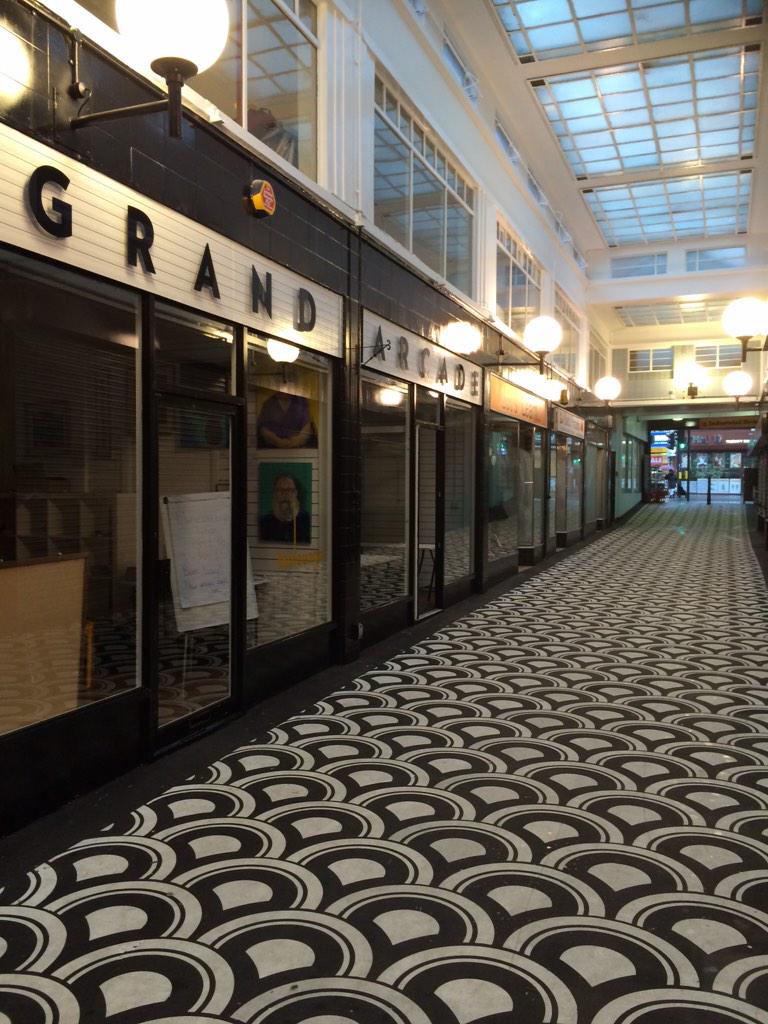 NFinchleyFeast's tweet photo. This time next Saturday this place will be buzzing! #streetfood #Christmas #freegrotto @10grandarcade can't wait! http://t.co/COfzB8ZKUw