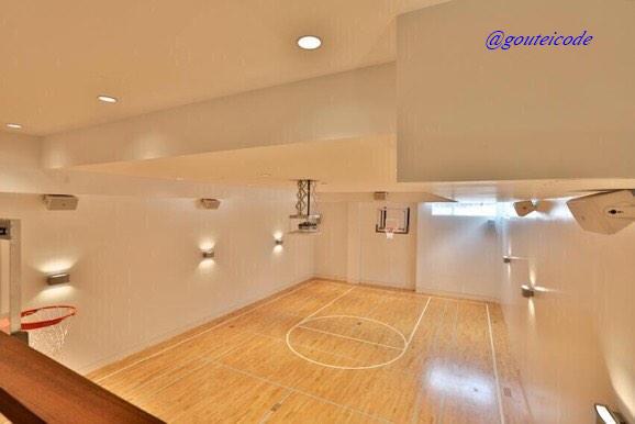一度は住みたい豪邸と素敵な部屋コーデ Twitterissa バスケのゴールだけでは飽き足らず コートごと家の中に作っちゃってる 驚 Http T Co Seb3us5kje 一度は住みたい豪邸と素敵な部屋コーデ Twitterissa バスケのゴールだけでは飽き足らず コートごと家の中に作っちゃってる 驚 Http T Co Seb3us5kje