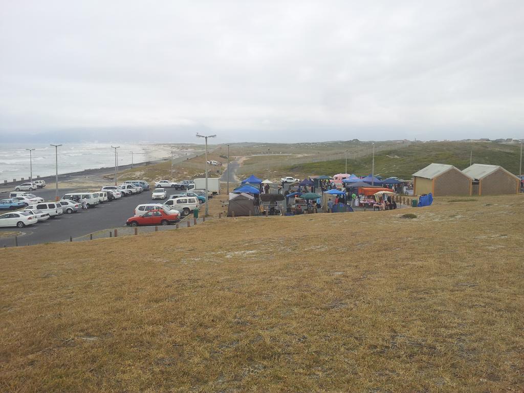 Hand_MadeCraft's tweet image. Market day at the beach