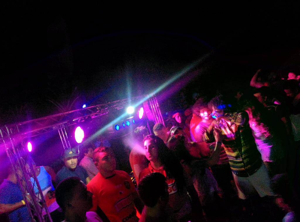 BeeRavePa's tweet photo. El gran DJ George Olmos ! Destruyo! http://t.co/EO0TpJ0GJN