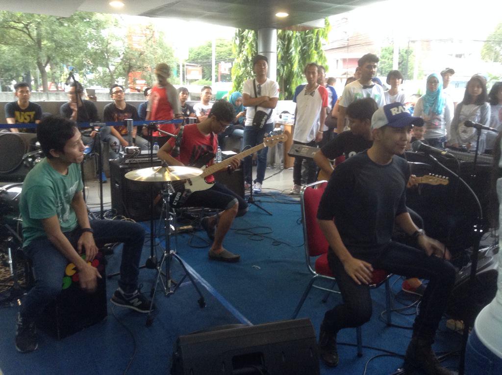 saweransPRSDN's tweet photo. Giliran @Indra_Sinaga @LYLAINDONESIA #saweransaudara http://t.co/WQW7tBHobg