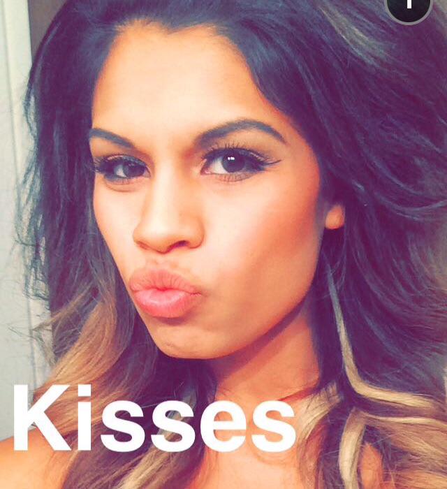 michigangirl321's tweet photo. Princess kisses #imtheonly #princess get it right 😘👸🙋👑💄🎀👠👗👛🎀💋💋💗❤️ http://t.co/Pl9thBoupy