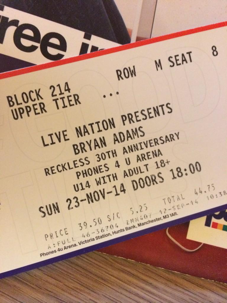 CorkNutrition's tweet photo. @bryanadams in honour of the selfie after your Cork gig in June, we've flown to Manchester! See u 2nite! #Reckless30 http://t.co/jhC87hrNtr