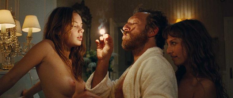 Happy birthday to Vincent Cassel, the fella who let Monica Bellucci go. 