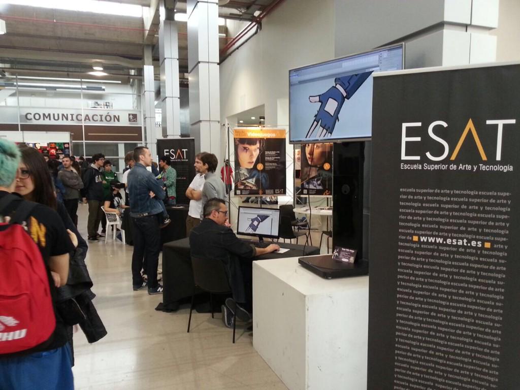 ESAT_Valencia's tweet photo. Fernando Macías dibujando en el stand de @ESAT_Valencia en @Japan_Weekend Todo un lujazo. ;)) http://t.co/2l57XLOdke