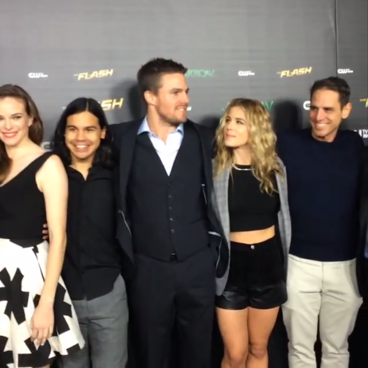 flashspeeedster's tweet photo. Questi sguardi mi distruggono... πππ
#FlarrowScreening #Stemily http://t.co/kNZkgwW0zp