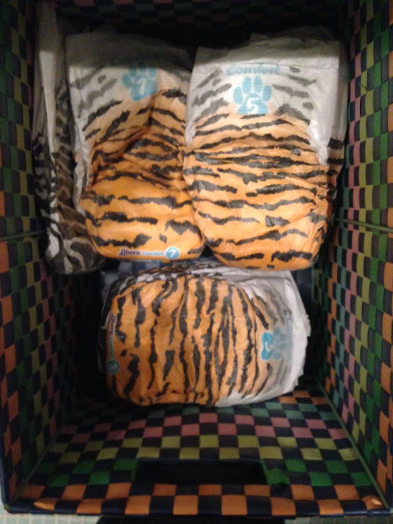 rasmuswindfeldt's tweet image. Poor #diaper #useability. Different sizes same color.