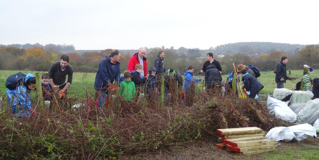 WarfieldPC's tweet photo. Thanks to @2ndBracknell Beavers, mums &amp; dads, @BracknellForest &amp; Warfield Env Grp who planted trees @ Larks Hill yday http://t.co/zlvqYzWQN6