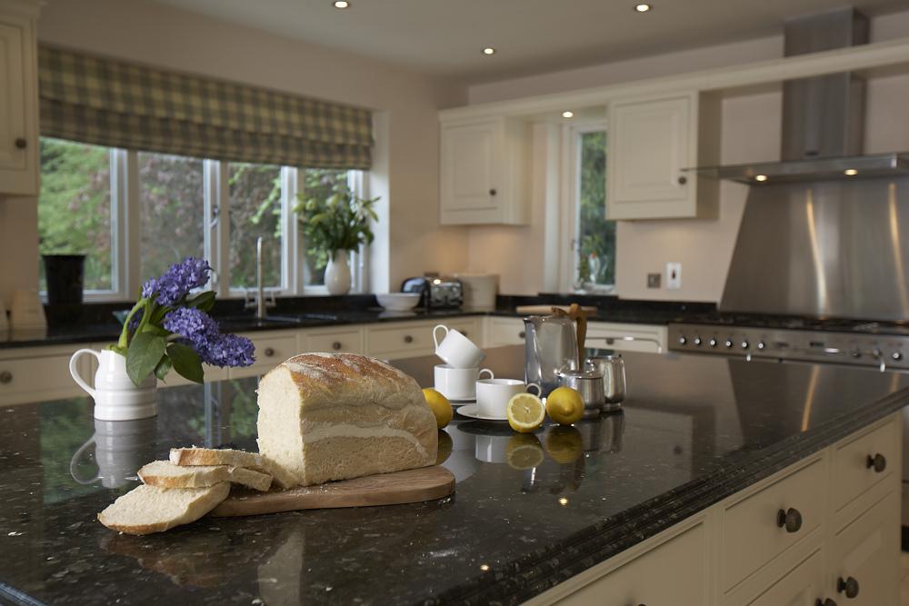 GIVeProperties's tweet photo. The White House is perfect for big families with a great kitchen for home cooking or parties prep. https://t.co/ctfbdULwf8