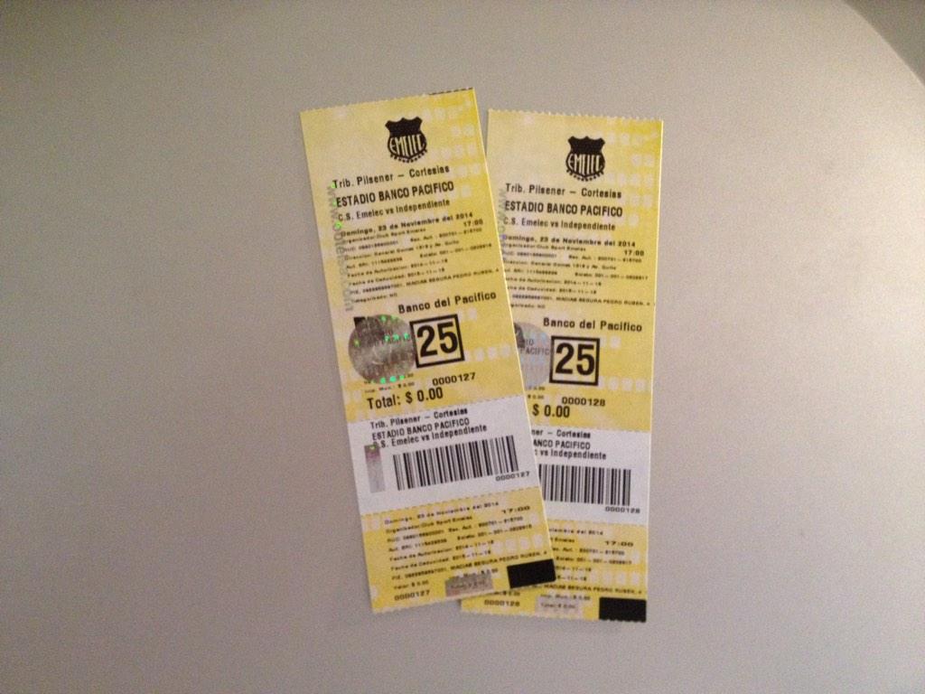 disarial's tweet photo. "@BancoPacificoEC: 2 entradas para ver hoy el partido de Emelec http://t.co/CeCww2Sf1l" todo de @soy_emelev se volvio Amarillo jajaja