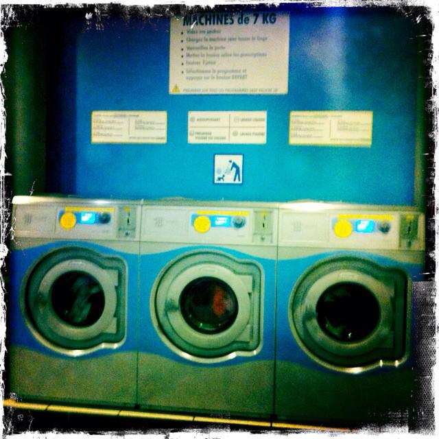 ch_brun's tweet photo. Chacun sa fin de week end. Pour moi, c'est "obsolescence programmée du lave linge" #InTheRealLife http://t.co/j6lZidwGkt