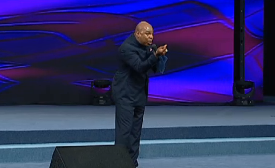 BishopJakes's tweet image. "You need people in your life that's going to bring you peace!" @PastorChrisHill #RunningOver