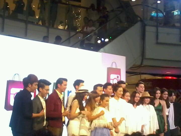 zom_1982's tweet photo. @studio_society ถ่ายรูปรวม #kengboy #igmart http://t.co/EI2CFZ9E2j