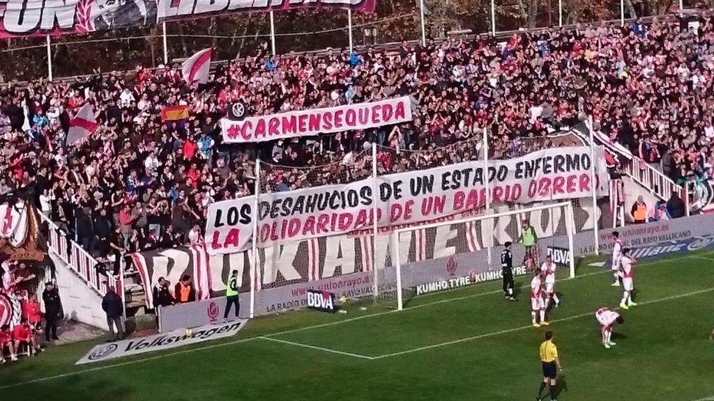 LA_PAH's tweet photo. Muy orgullosas de esa afición del @RVMOficial comprometida y solidaria con sus vecinas. #CarmenSeQueda #YoSoyCarmen http://t.co/WXR0mxvUiS