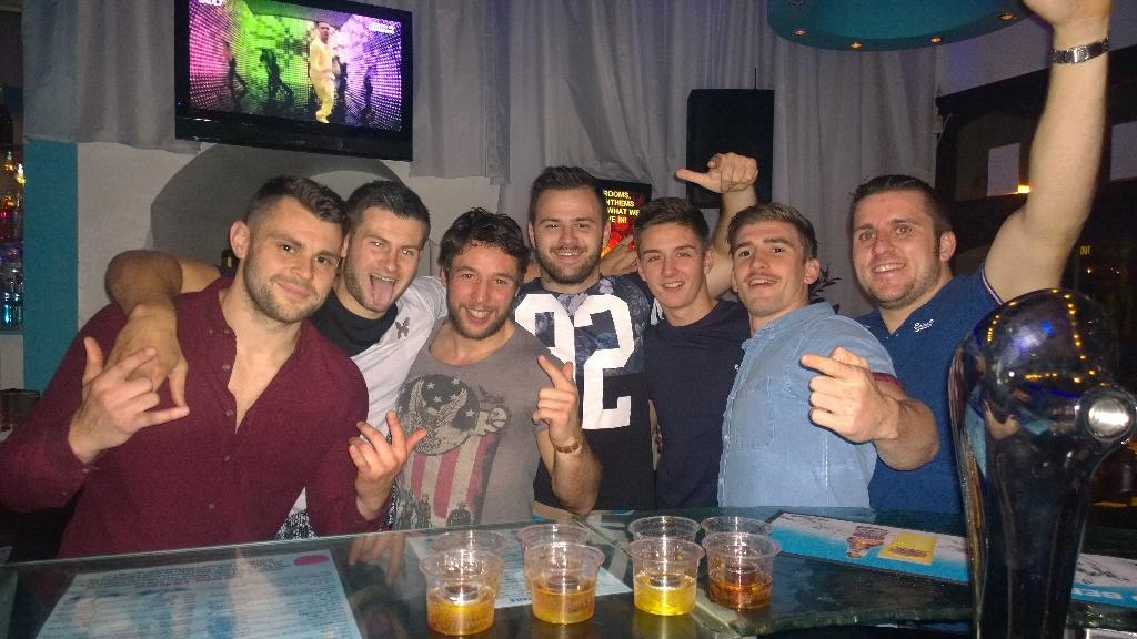 Dan_morris4's tweet photo. @1Guest3  @andyguns12 @stumorris10 @rfc_kidwelly  @jamiebuttyevans @rdavies1910  @RhodriJones_10 awsum night !!! http://t.co/ZNb2sg1F8C