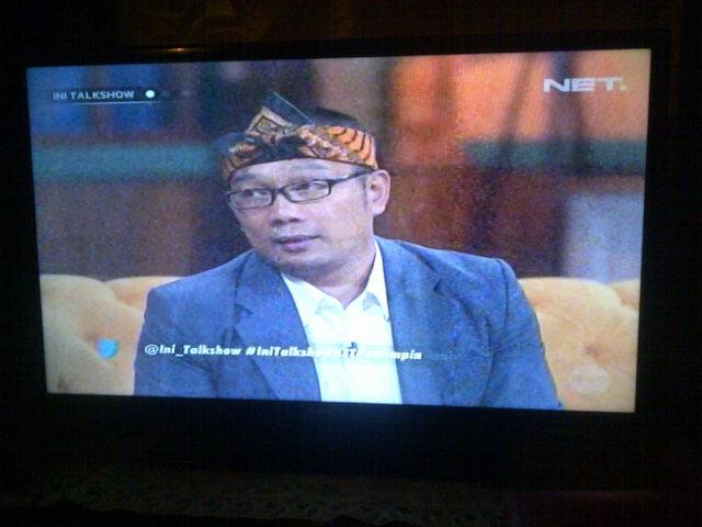 donlay_'s tweet photo. Pa @ridwankamil on @Ini_Talkshow nyunda &amp; bodor. Ngeuhkeuy seuri uy, aslina @eddibrokoli @karinding_attck @budi_cilok http://t.co/6oZa1W9pBf