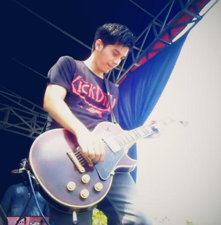 ica_nineball's tweet photo. amiin RT @nineballband: Dirgahayu gitaris cool, kece, keren n calm @ica_nineball smoga sukses dunia dan akhirat yaa http://t.co/n98SrOpSR8