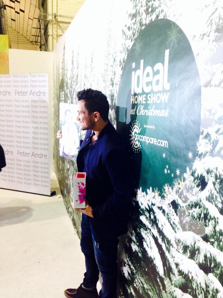 ideal_home_show's tweet photo. Special guest @MrPeterAndre is now signing autographs for fans near his stand! #peterandre #IHSXMAS http://t.co/ukK1itBBGv