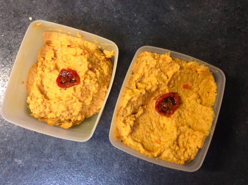 Anriersa's tweet photo. I made hummus for the first time! With sundried tomatoes and sweet pepper. #homemade #hummus #vegan http://t.co/YihX6qm0ep