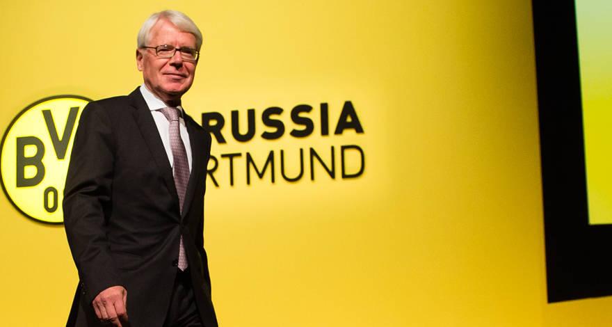 BVB's tweet photo. BVB-Familie demonstriert Geschlossenheit auf der #mv09 http://t.co/5dbgKyrc8e http://t.co/4wbNjuy9Wg