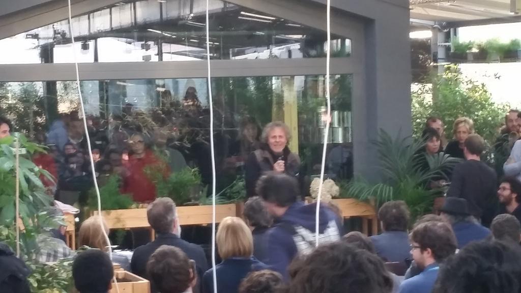 mktrsclub's tweet photo. Questo #hackfashion si conclude in bellezza con l'intervento di Renzo Rosso. Alla prossima! @hfarmventures http://t.co/rwi0BUEEaG
