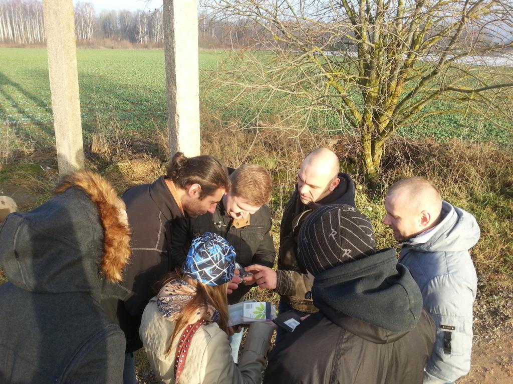 JZalitis's tweet photo. @TDK_Liedags un @Zalktisdejo kopa elpo svaigu gaisu un nodarbojas geocaching #Liedags #Zalktis #Slampe #Geocaching http://t.co/AmLPL5oaZp