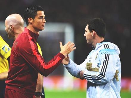FutbolModerno_'s tweet photo. La Liga desde 2009:

Messi
Juegos: 180
Goles: 199
Asistencias: 73

Ronaldo
Juegos: 176
Goles: 197
Asistencias: 54 http://t.co/pZECraaMfS