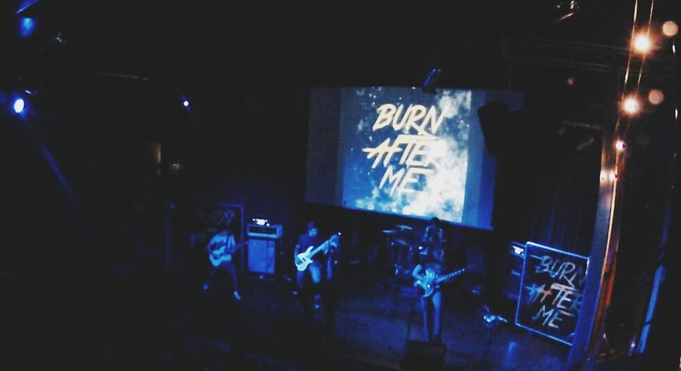 BurnAfterMe's tweet photo. Last night in Genova was electrifying!
#metalcore #burnafterme #genova #crazybull #live #yolo http://t.co/EDVWi0I3qI