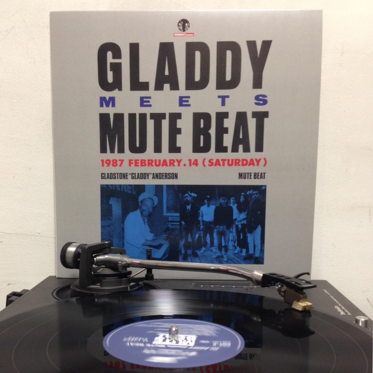 HMVrs_shibuya's tweet photo. 【盤拭きの合間に-STAFF PICKS Vol.3】 レコードで見るグラディとミュート・ビートの邂逅。『GLADDY MEETS MUTE BEAT』をポストしました。よろしくどうぞ〜♪http://t.co/6igWNhtkl1 http://t.co/HiNlZjQFa7