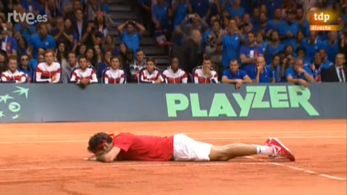 tennistopic_'s tweet photo. ¡Histórico! Suiza gana su primera Copa Davis. Roger Federer gana el punto decisivo ante Richard Gasquet (6-4 6-2 6-2) http://t.co/GTyLR32Uet