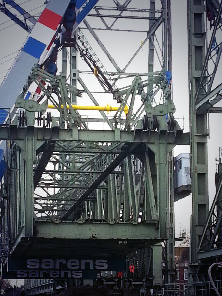 WA_HIA2's tweet photo. Hij komt langzaam los #dehef #matador #hetval #nlrtm #los http://t.co/RgL9v2V3mR