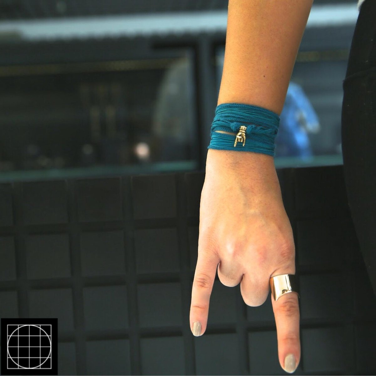 blackpearl_kwt's tweet image. La Mano Cornuto is an ancient magical charm used in Italy to protect against the Evil Eye.
#CatherineMichiels