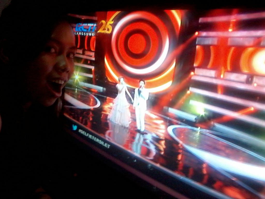 Sixtiachel's tweet photo. Selfie tersilet ku ! Mana selfie tersilet mu:) hehe . (Aku dari jakarta) @OfficialRCTI #SELFIETERSILET http://t.co/FuhaTmhm8V