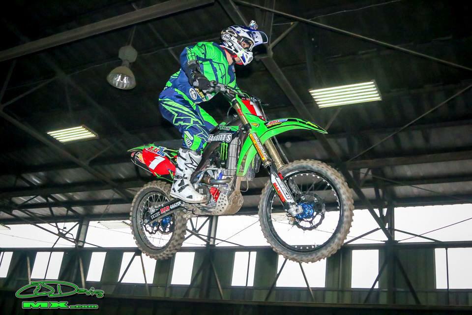 MattLasco915's tweet photo. @VaughnsmithMmcr Braaap @JWilliamson373 gears fresh Bikes Sick #Run4#1. No park that thing til RaceDay Boy ! http://t.co/5ILNhli0nr