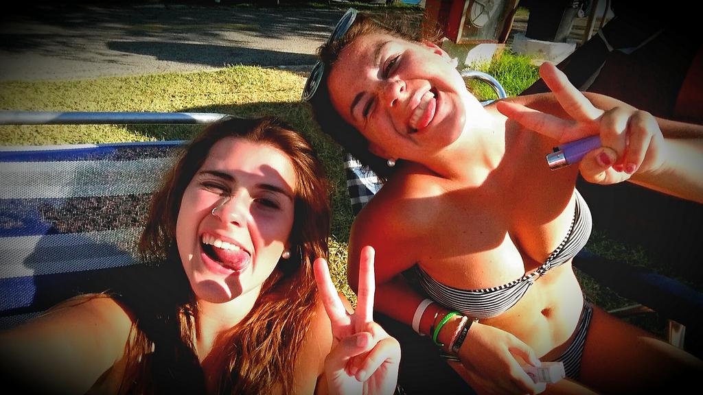 CaroGalindo7's tweet photo. Caricatas al maximo. Te love @EusGR http://t.co/347d7iXynM