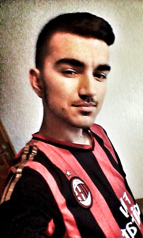 hheroooooo's tweet photo. #matchday #vsInter #sansiro #MilanoSiamoNoi #ForzaMilan #weareacmilan ♡♥ http://t.co/mgr37nfOUs