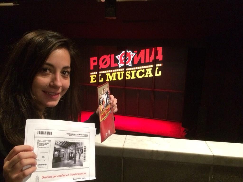Annanuski6's tweet photo. Molt agraida @WeekendBCN per les entrades al musical de polonia! Molt recomenable! Va ser un èxit! Gracies!!! http://t.co/cWAHgfNidK