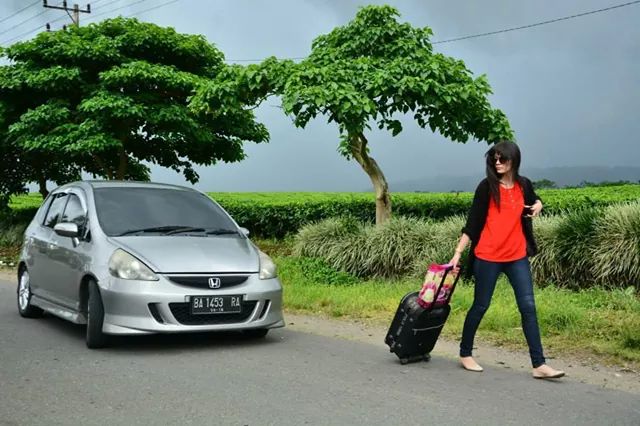 oppika's tweet photo. Keren!!"@infoSumbar: Foto via @Minang_Picture: Syuting FTV Trans TV di kebun teh Liki Solok Selatan http://t.co/a7aVn6dwq1"