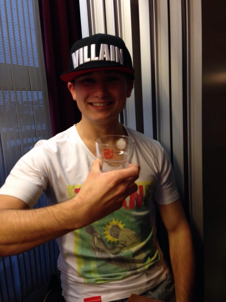 Tom221194 tweet media