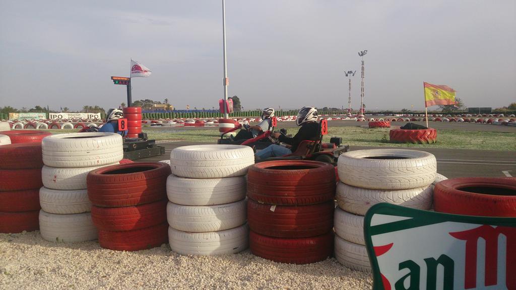 h2miti's tweet image. Tarde de karts