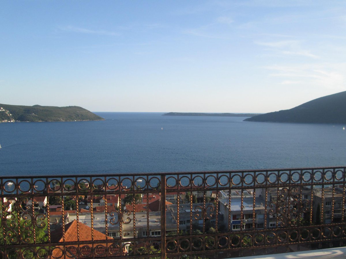 Chernogoriadom's tweet image. #вилланаберегуморя, #домнаберегуморя, #недвижимостьуморя, #жильевчерногории, 8-965-061-0832, chernogoriadom.ru