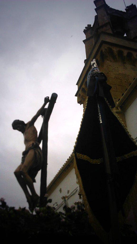 LaFeMalena's tweet photo. Todo un honor para nosotros poder ponerle música por primera vez al Cristo de la Vera-Cruz. http://t.co/5jYNaYt4BG
