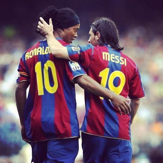 10Ronaldinho's tweet photo. Parabéns amigo, você merece. Fazer parte desta história é muito gratificante e te ver hoje é motivo de muito orgulho! http://t.co/ED1cjDgZeb