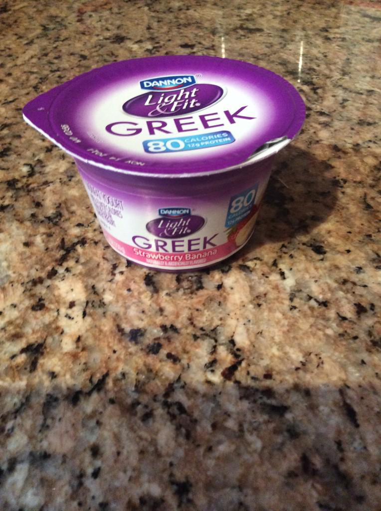 chemcher18's tweet photo. Yo estoy comiendo yogur http://t.co/cpE6eGPq2S