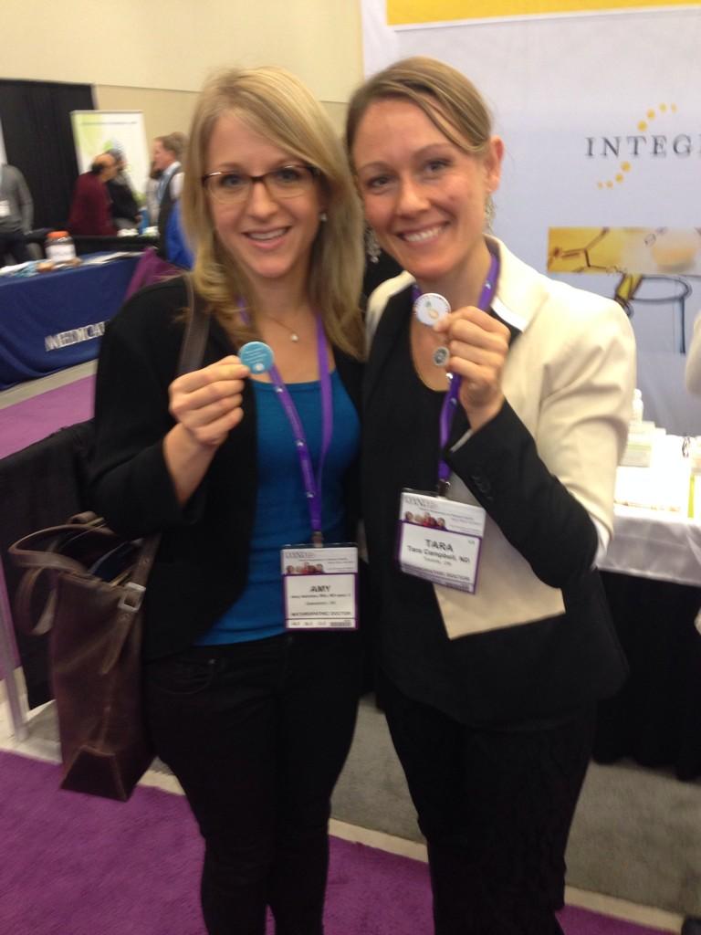 DoctorTaraND's tweet image. Still going strong! may the brightest @brightalmond win! #buttonchallenge #OANDCON14