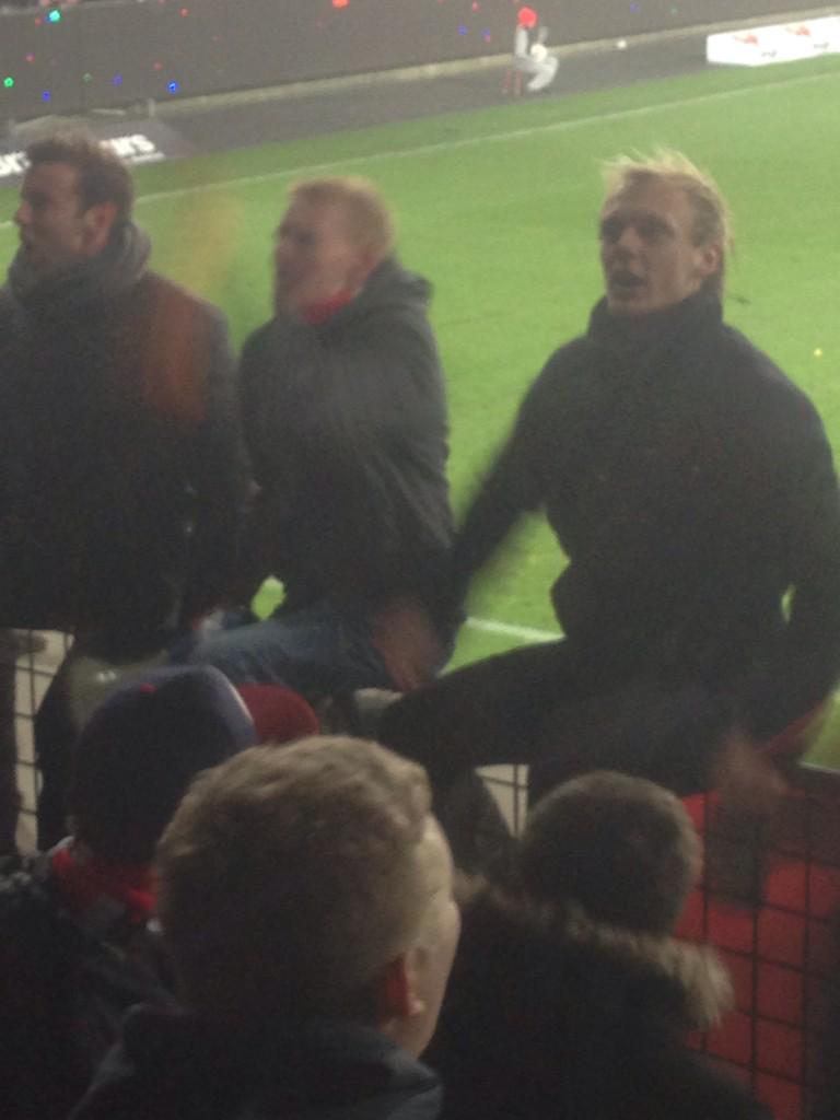 PeterRbild's tweet photo. Tak for hjælpen @MathiasThrane_8 Og Kasper Pedersen! #VIELSKERAAB @aabsportdk http://t.co/t3CRikkQc8