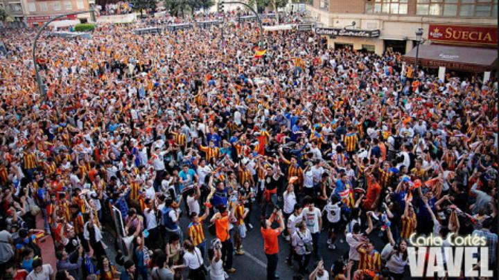 ValAMUNT's tweet photo. RT si eres del Valencia mas que nunca. #SempreBlanquinegre http://t.co/EfjQARqAFd
