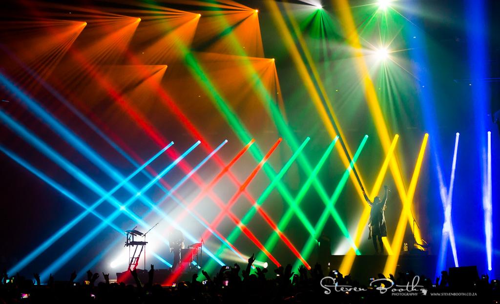 jasmine37park's tweet photo. “http://t.co/5yV1uWy7JI” Stunning photo of @30SECONDSTOMARS finale show #MARSinSA #LLFDTour (credit to sbfoto)❤️❤️