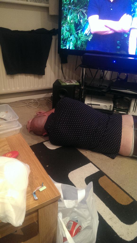 Chall2007's tweet photo. This just rolled in from last night, didn't say a word just collapsed in front of the TV @afcdanni #Bald #DoubleBald http://t.co/R040NnW9t2